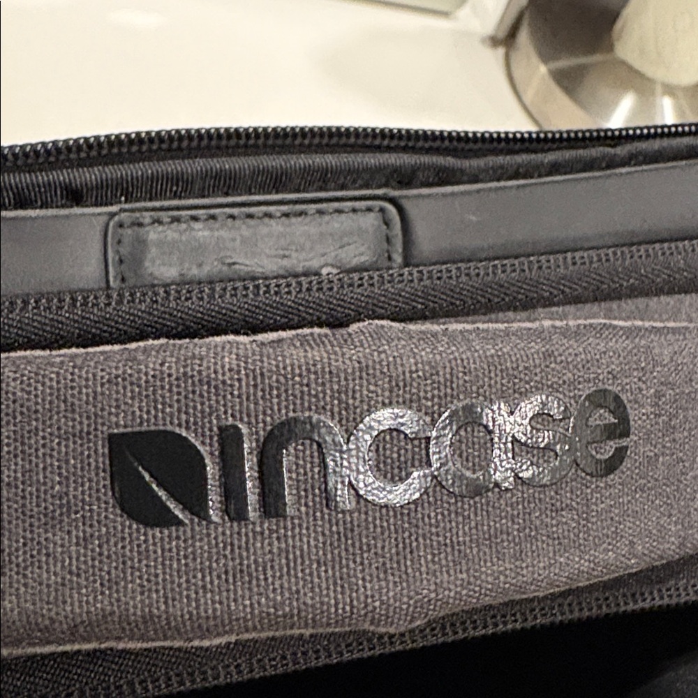 Incase computer bag - Picture 8 of 8